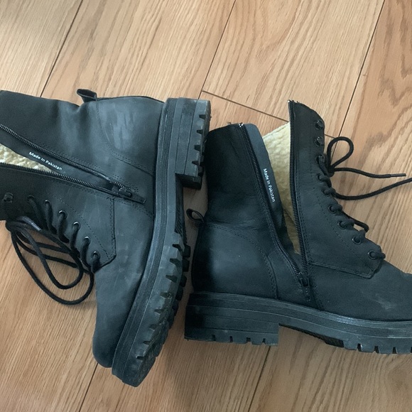 Leather and Sherpa combat boots - Picture 2 of 3